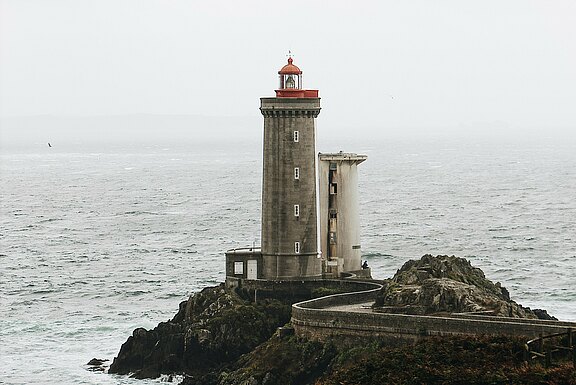 photo-of-lighthouse-on-seaside-during-daytime-3099153.jpg